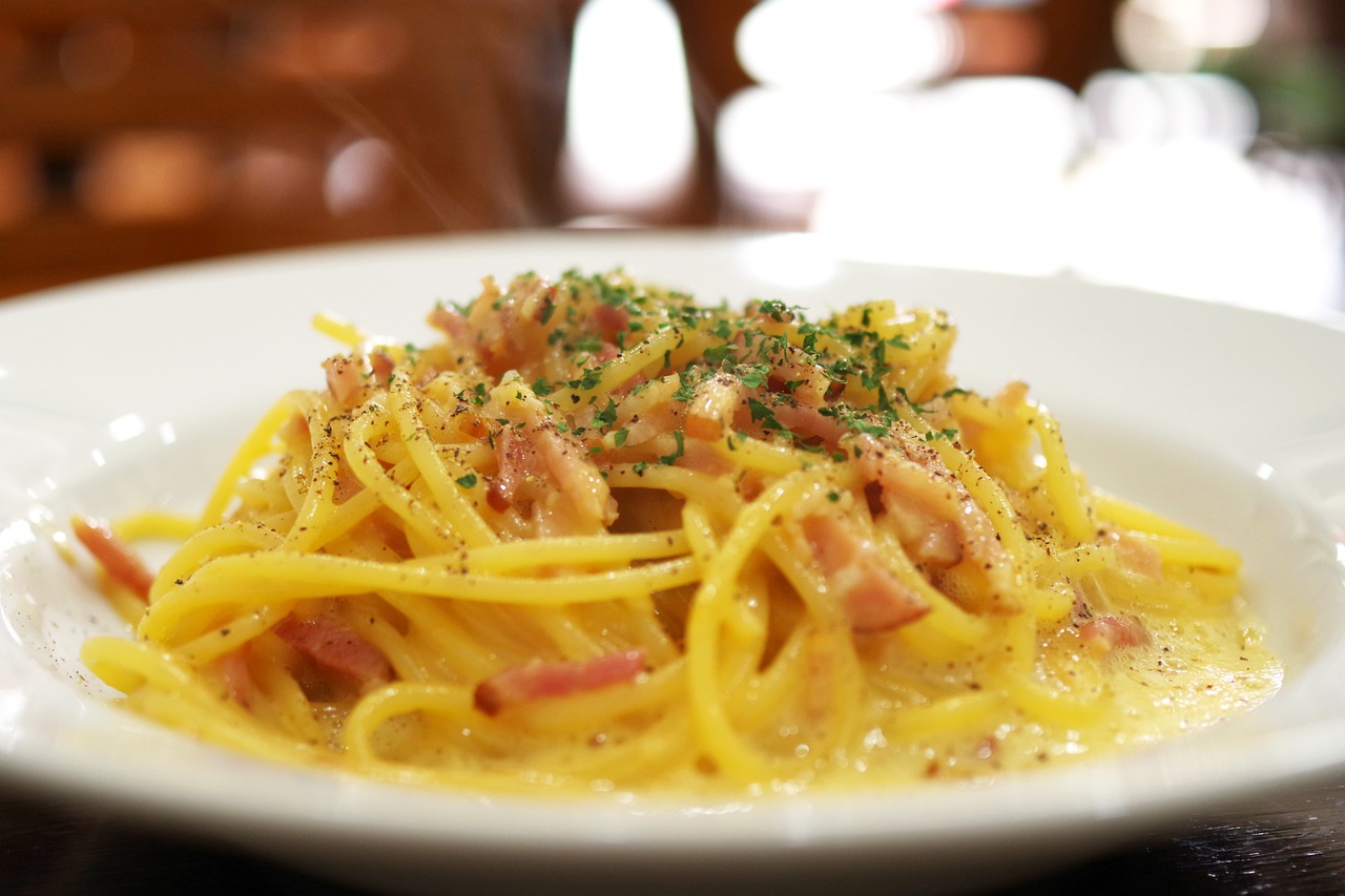 Jak przygotować idealne spaghetti carbonara? Kilka prostych porad dla początkujących