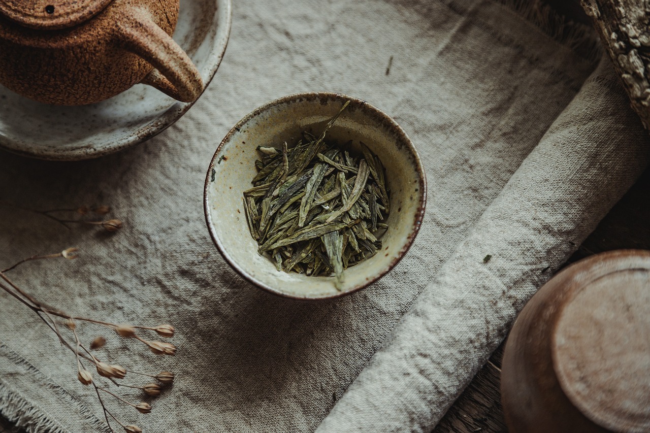 Negatywne skutki picia zielonej herbaty – czego należy unikać?