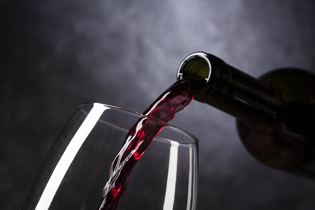 Wino na prezent – idealny upominek dla miłośników wina i kulinariów
